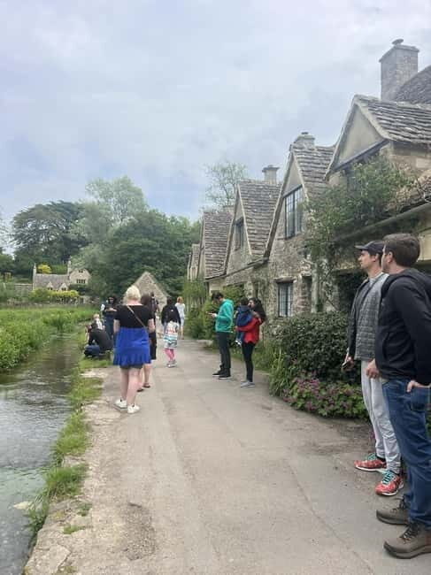 Cotswolds Gin and Whisky Distillery Private Car Tour - Food and Refreshments: The Cream Tea Experience
