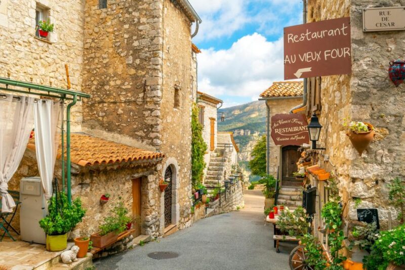 Countryside, Medieval Village and Lake Private Guided Tour - Key Points