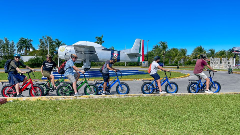 Cozumel: North Shore E-Bike Adventure & Beach Break - Enjoying a Mexican Beachside Lunch