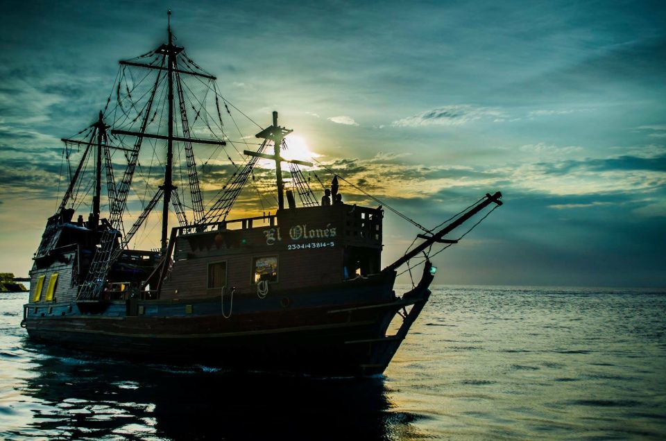 Cozumel: Pirate Ship Cruise With Open Bar, Dinner, and Show - Key Points