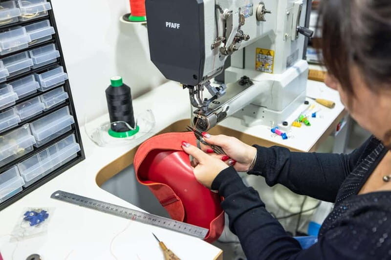 Create your own leather waist bag in Luberon area! - FAQ