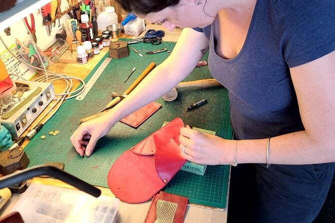 Creation of Personalized Leather Wallet in Arbonne - Safety and Accessibility