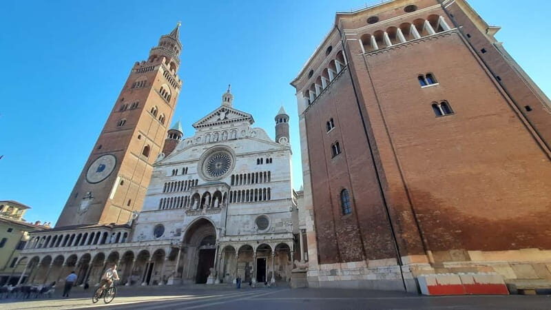 Cremona: City of art and music in Italian - The Experience in Detail
