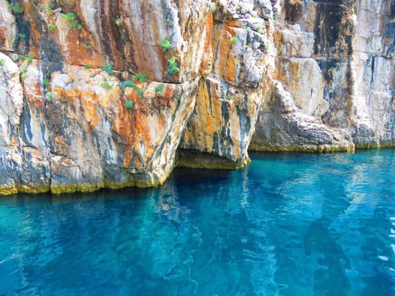 Cruise at Golden Beach and Blue cave, explore island Plavnik - FAQs