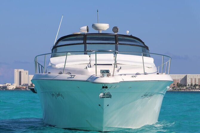 Cruise in Elegance: Luxury Yacht Rental in Cancun - An Introduction to Cancun’s Luxury Yacht Experience