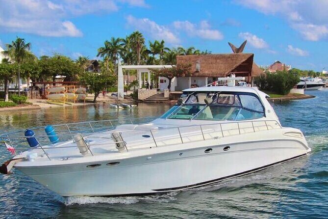 Cruise in style on our 60-foot yacht in Cancun for 20 people - A Closer Look at the Experience