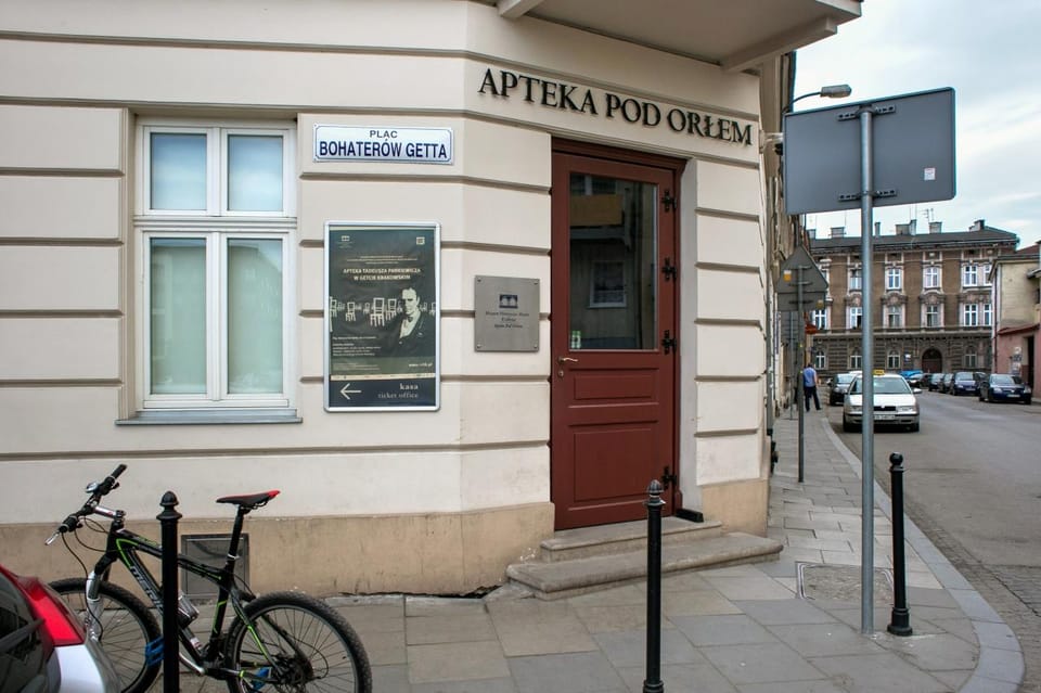 Cruise on the Krakow Vistula & Guided Tour in Former Ghetto - FAQ