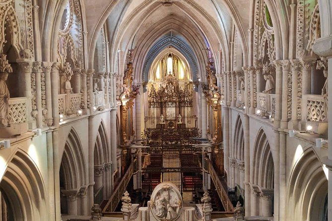 Cuenca Group Tour With Cathedral and Hanging Houses Visits - Guided Commentary and Insights