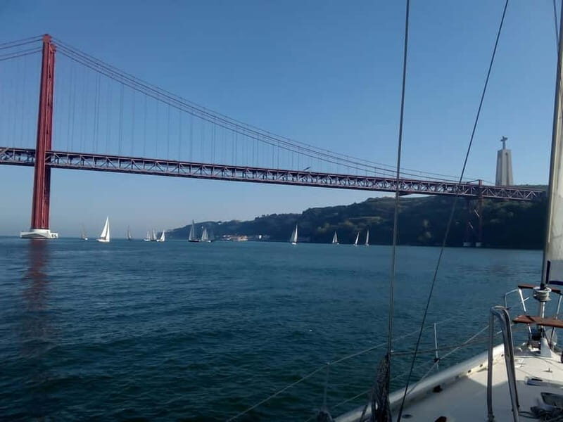 Cultural Sailing Tour in Lisbon - The Social Side: Group Dynamics and Atmosphere