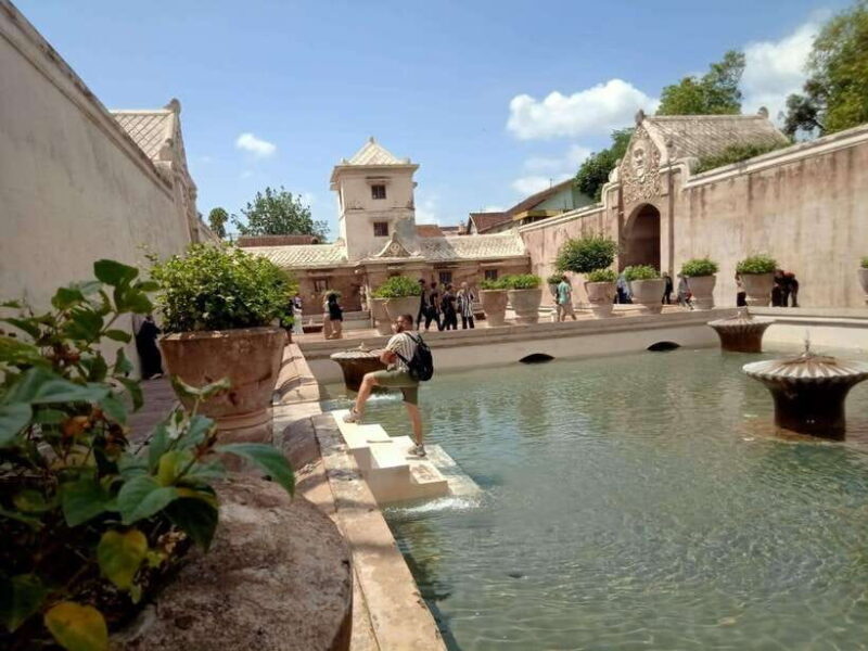 Culture Tour of Sultan palace,Water castle,Ijo Temple sunset - FAQ