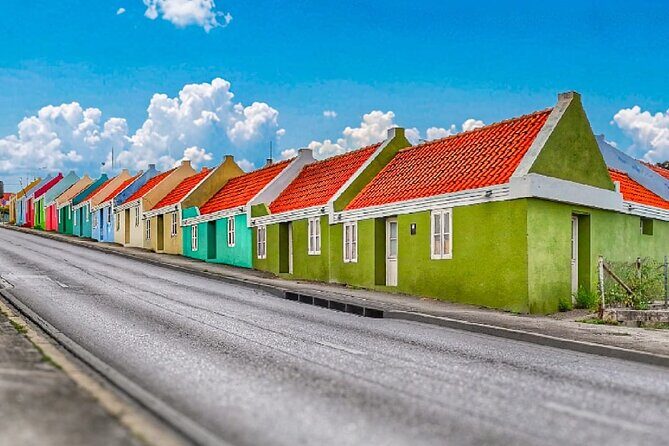 Curaçao Private City Tour with Insider Secrets - Exploring the East Side: Elegant Neighborhoods and Local Crafts