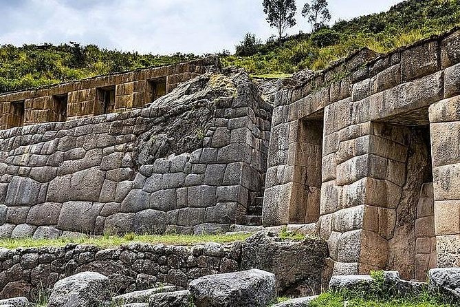 Cusco: 4D/3N - City Tour - Sacred Valley - Machu Picchu & Rainbow Mountain - Meeting and Pickup Information