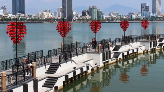 Da Nang by Night: Seafood Dinner, Night Market, Sightseeing - Frequently Asked Questions