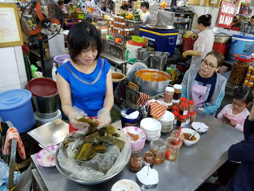 Da Nang: Con Market And Seafood Street Experience - Tasting Local Delicacies: Mi Quang and More
