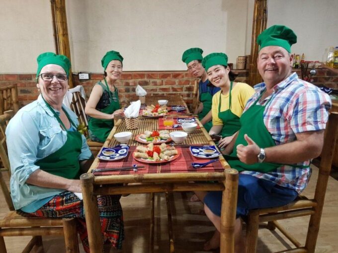 Da Nang: Cooking Class and Tasting Pho With Local Girl - Atmosphere and Learning Environment