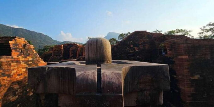 Da Nang/Hoi An: My Son Holyland & Rice Paper Making/Morning - Scenic Boat Trip on Thu Bon River