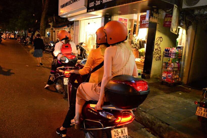 Da Nang: Motorbike Street Food Tour With Dinner - Food Experience