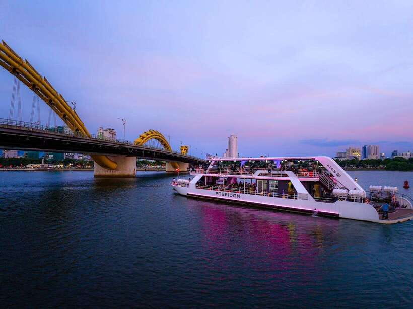 Da Nang: Poseidon Cruise With Dinner and Dragon Bridge Show - Entertainment and Performances