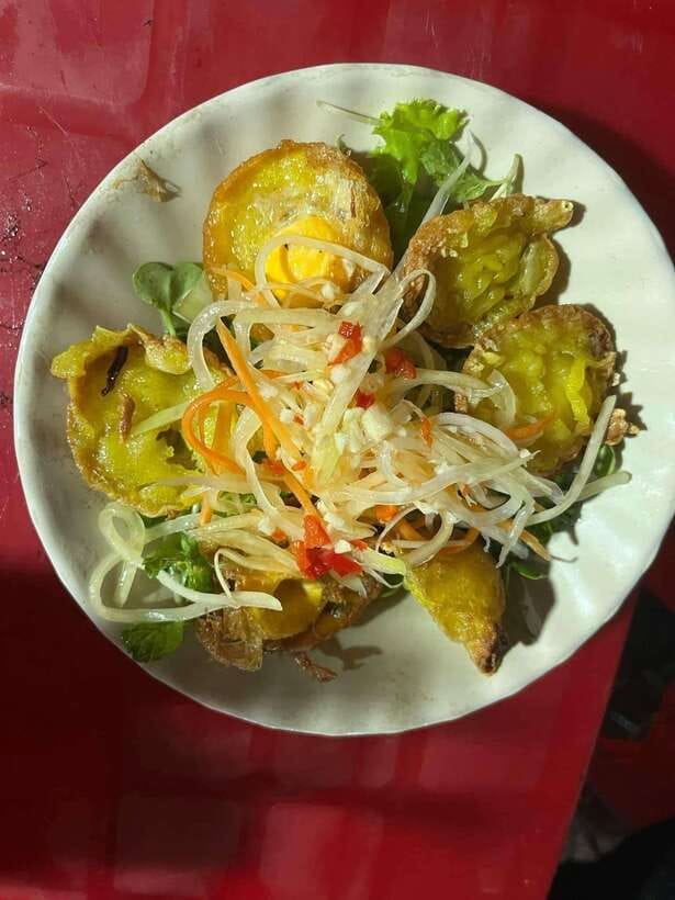 Da Nang Street Food Tour At Midnight With Female Guide - Sampling the Local Cuisine