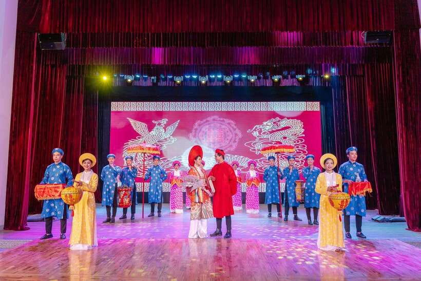 Da Nang: Traditional Vietnamese Ao Dai Elegance Show - Lotus Dance