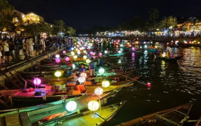 Da Nang:Hoi An City Tour -Boat Ride & Release Flower Lantern - Discovering Local Handicrafts and Artwork