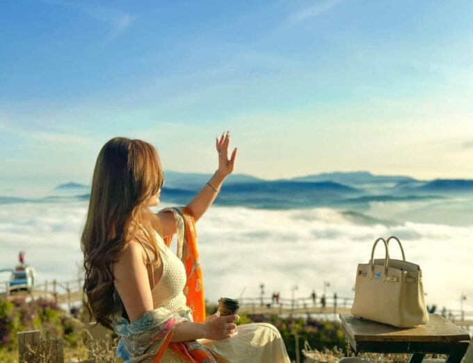 Dalat: Sunrise, Clouds, Peaceful Mornings From 4:00 to 10:00 - Loi Cua Gio Cafe: Relaxation and Scenery