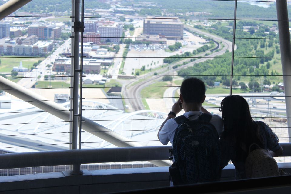 Dallas: City Highlights Guided Walking Tour - Strolling Through Klyde Warren Park