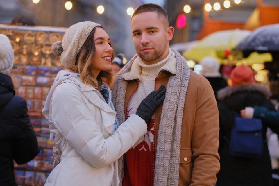 Dallas Holiday Splendor: A Festive Walk - Immersive Yuletide Experience
