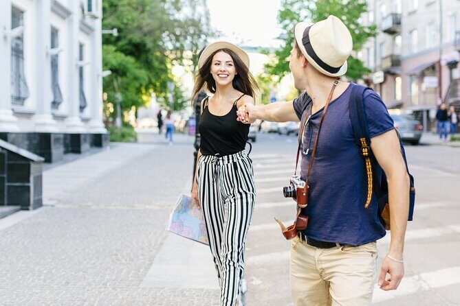 Dallas Whispers of Romance: A Couples Stroll - Key Points