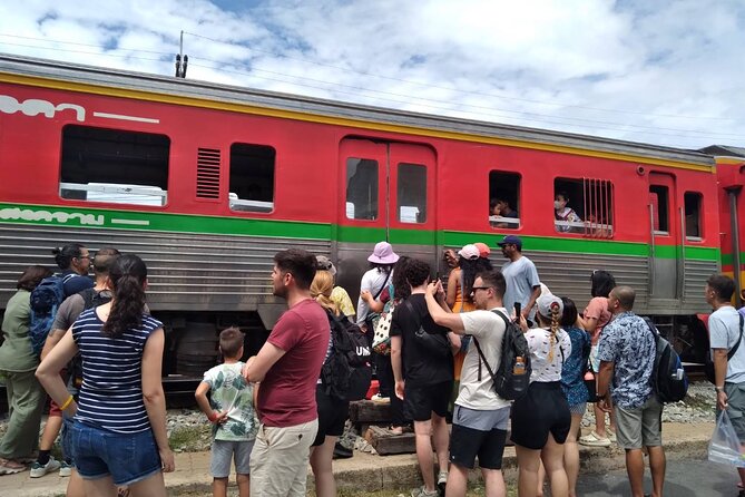 Damnoen Saduak Floating Market & Maeklong Railway From Bangkok - Cultural Insights at the Market