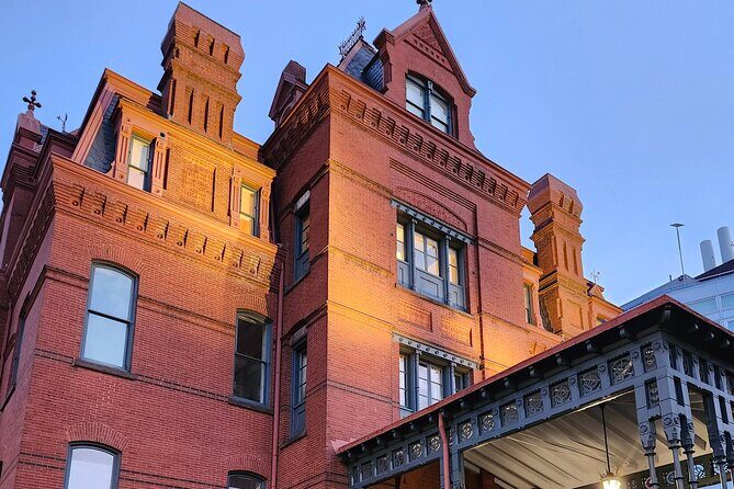 Dark History: Dupont Mansions of the Gilded Age Evening Tour - The Guide and Group Experience