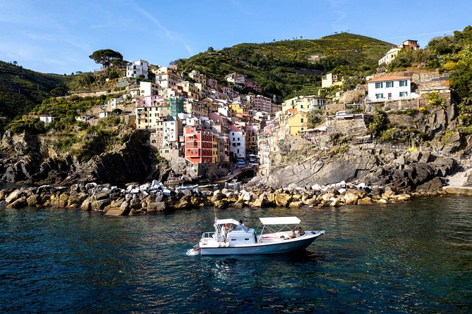 Day Boat Tour Cinque Terre & Porto Venere - Inclusions and Amenities