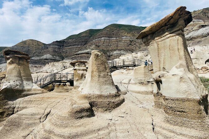 Day of Dinosaurs and Hoodoos From Calgary to the Badlands - A Detailed Look at the Tour Experience