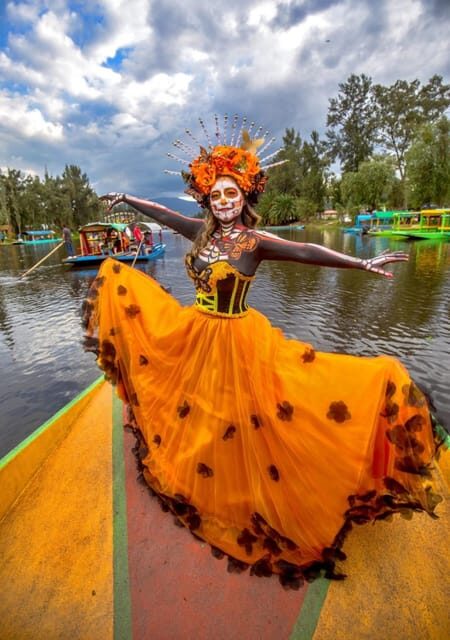 Day of the Dead in Mexico City: Mexican dinner and party in Xochimilco - An In-Depth Look at the Experience