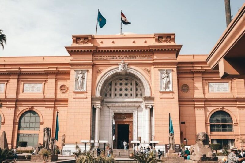 Day Tour Great Pyramids and Sphinx Egyptian Museum Bazzar - Private Group Options