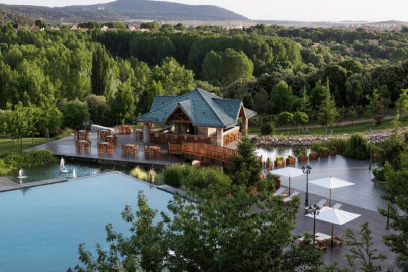 Day Trip From Fez To The Middle Atlas Mountains - Scenic Features and Attractions