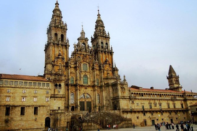 Day Trip: Santiago De Compostela and Valença Do Minho Day Trip With Lunch - Pilgrimage to Santiago De Compostela