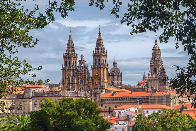 Day Trip: Santiago De Compostela and Valença Do Minho Day Trip With Lunch - Return to Porto