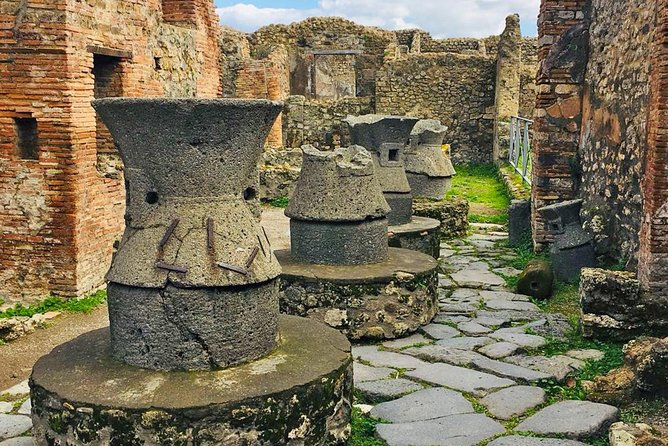 Day Trip to Pompeii From Naples - Exploring Pompeii Highlights
