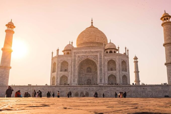 Day Trip To Taj Mahal and Agra Fort By Car From Delhi - Local Attractions in Agra