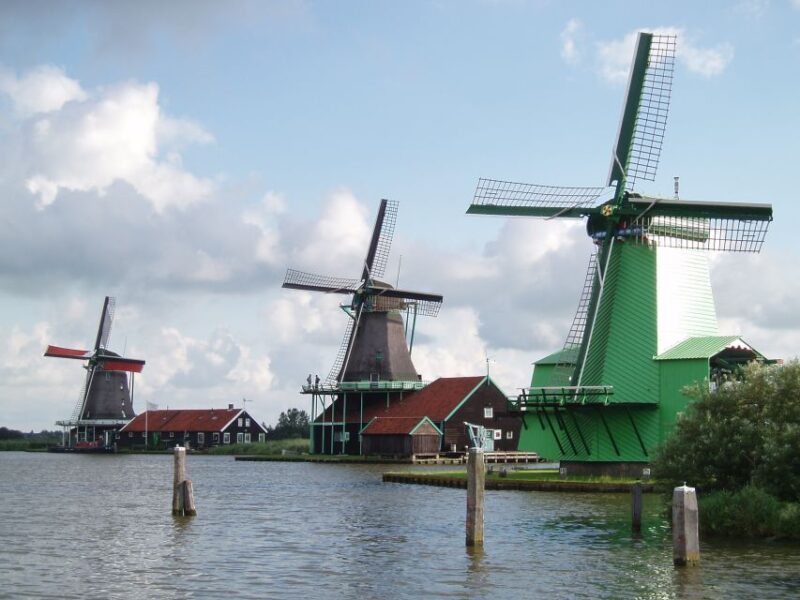 Day Trip to Zaanse Schans, Volendam and Marken - Exploring Zaanse Schans