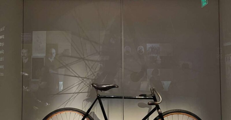 DC: Smithsonian Highlights Walking Tour with Air and Space - Key Points