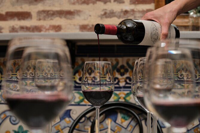 De Tapas in Malasaña: Evening Wine and Tapas Tour - Exploring De Tapas in Malasaña: An Evening of Wine and Tapas