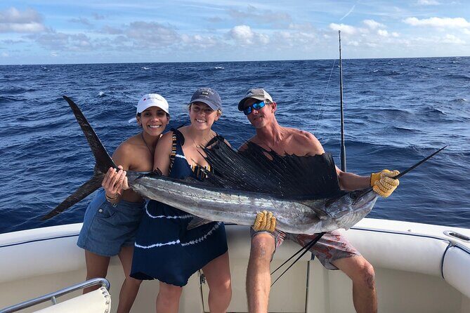 Deep sea fishing charters in Fort Lauderdale aboard 52' Hatteras - Key Points
