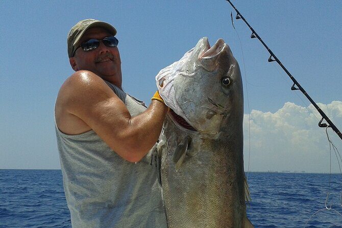Deep sea fishing charters in Fort Lauderdale aboard 52' Hatteras - The Fish, the Views, and the Fun