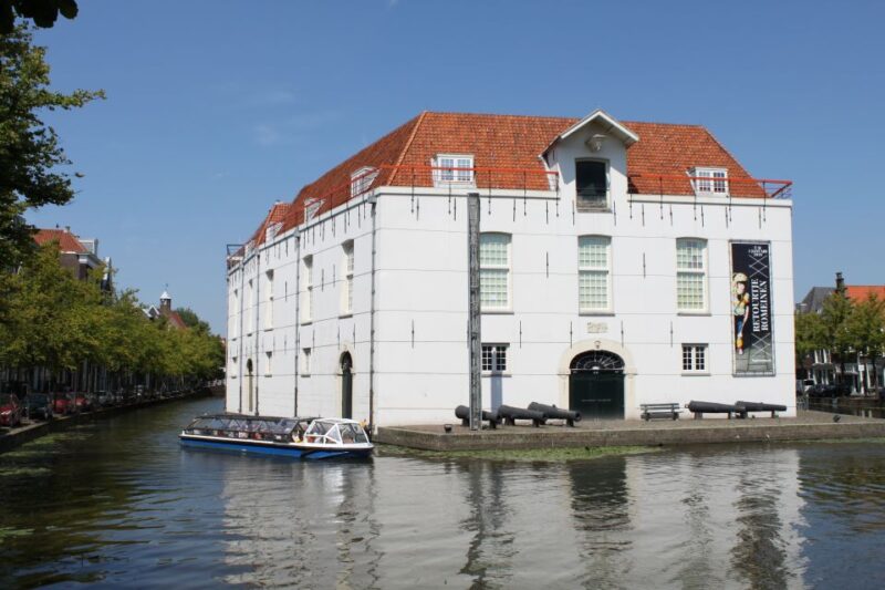 Delft: Canal Cruise With Guided Commentary - Historical Significance of Delft