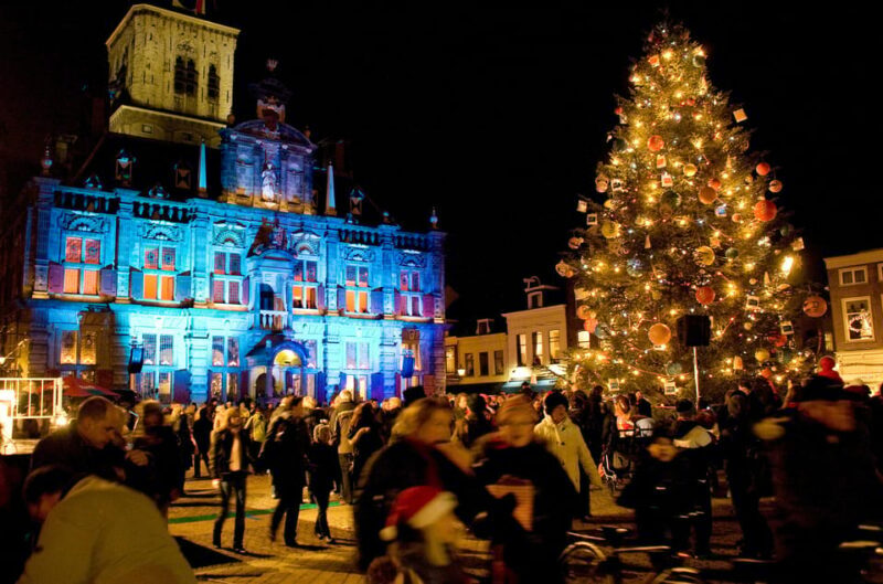 Delft: Christmas Walk with Oliebollen and Glühwein - Exploring the Delft Christmas Walk: A Genuine Holiday Experience