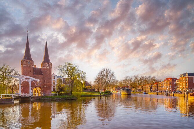 Delft: City Walk with Audio Guide in 7 Languages on your Phone - Who Should Consider This Tour?