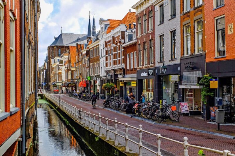 Delft: Guided Walking Tour - Experience With the Guide