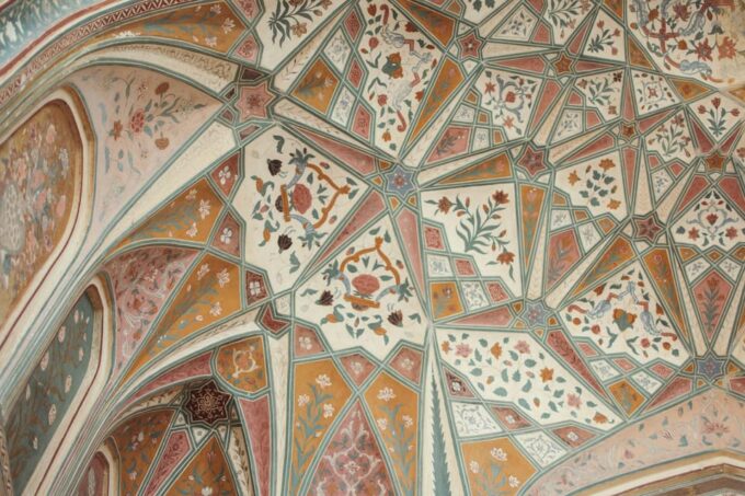 Delhi: 3-Days Golden Triangle Tour by Air-Conditioned Car - Group Size and Accommodations